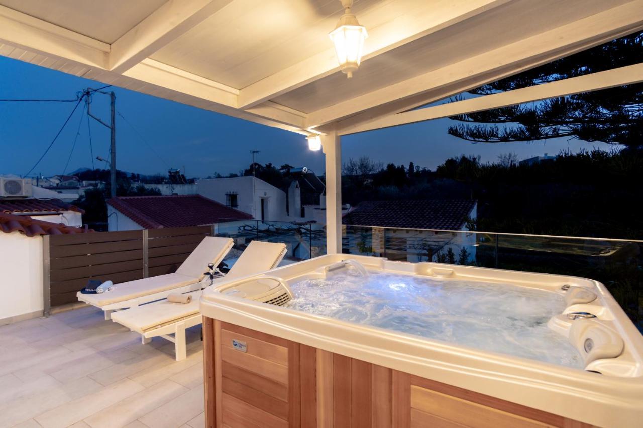 Cozy Secret With Jetted Tub